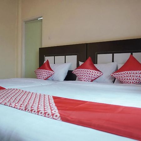 Oyo 1394 Rumaisa Homestay Syariah Pekanbaru Exterior foto